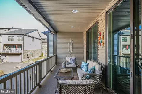 Exterior - 43486 Charitable St, Ashburn, VA 20148 photo 3 of 7
