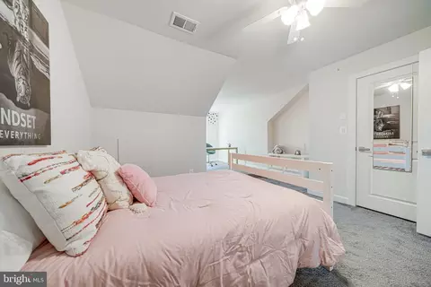 Bedroom - 43486 Charitable St, Ashburn, VA 20148 photo 9 of 10