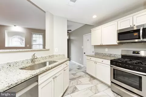 43715 Middlebrook Ter, Ashburn, VA 20147 photo 2
