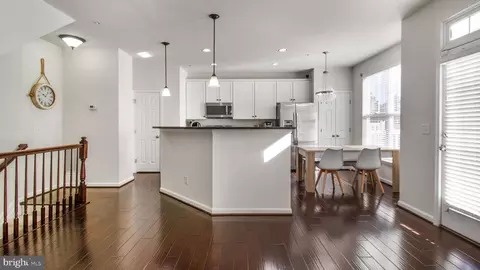 25212 Split Creek Ter, Chantilly, VA 20152 photo 3