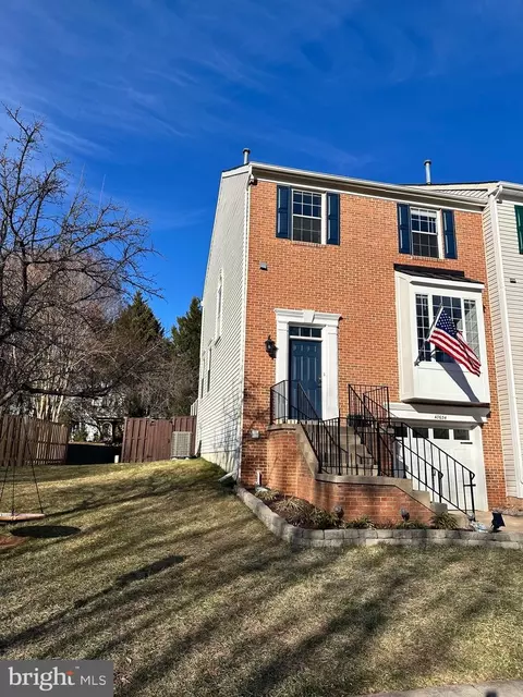47634 Comer Sq, Sterling, VA 20165 photo 2