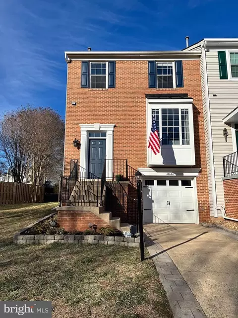47634 Comer Sq, Sterling, VA 20165