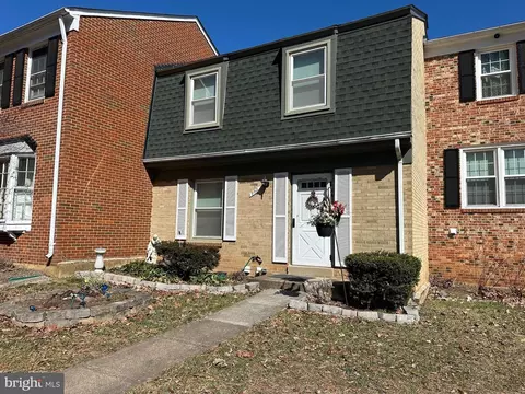 990 Holborn Ct, Sterling, VA 20164