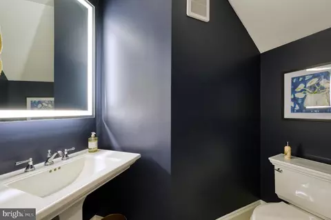 Bath - 20496 Tappahannock Pl, Sterling, VA 20165 photo 1 of 11