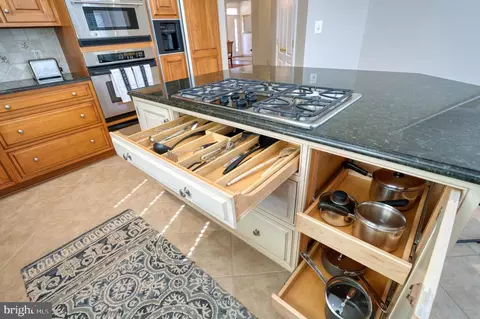 Kitchen - 20496 Tappahannock Pl, Sterling, VA 20165 photo 6 of 6
