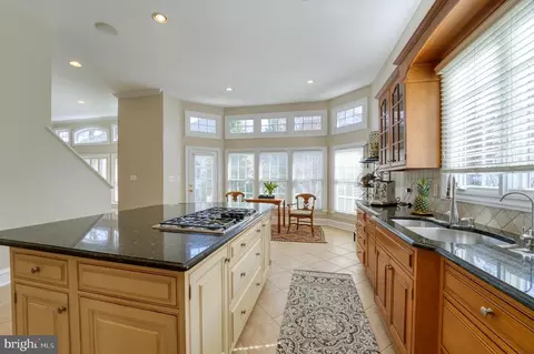 Kitchen - 20496 Tappahannock Pl, Sterling, VA 20165 photo 4 of 6