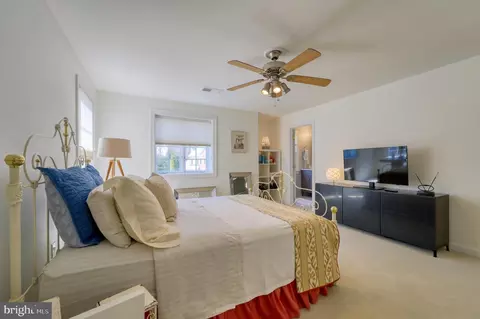 Bedroom - 20496 Tappahannock Pl, Sterling, VA 20165 photo 10 of 11