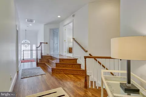 Entry Way - 20496 Tappahannock Pl, Sterling, VA 20165 photo 4 of 6
