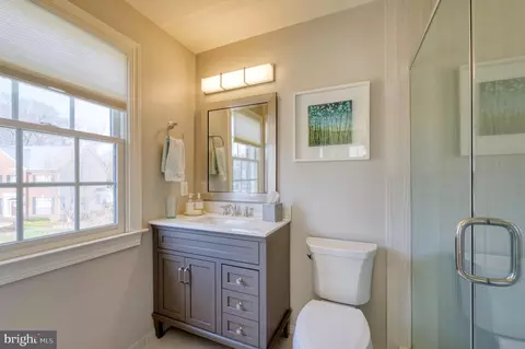 Bath - 20496 Tappahannock Pl, Sterling, VA 20165 photo 10 of 11