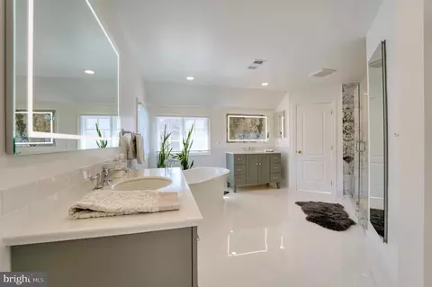 Bath - 20496 Tappahannock Pl, Sterling, VA 20165 photo 2 of 11