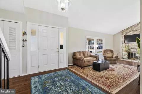 121 S Fox Rd S, Sterling, VA 20164 photo 3