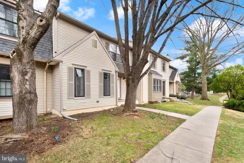 6 Berkeley Ct, Sterling, VA 20165 photo 2