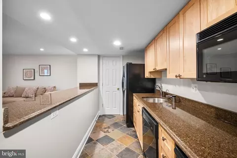 Kitchen - 47364 Middle Bluff Pl, Sterling, VA 20165 photo 9 of 9