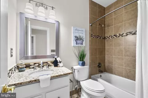 Bath - 47364 Middle Bluff Pl, Sterling, VA 20165 photo 6 of 7