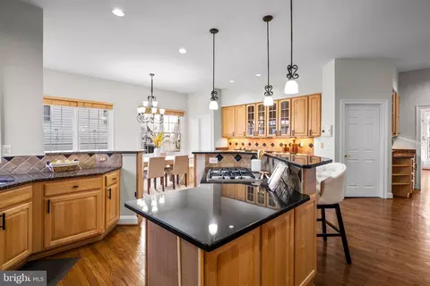Kitchen - 47364 Middle Bluff Pl, Sterling, VA 20165 photo 3 of 9