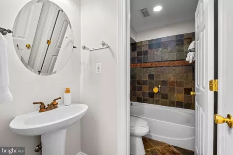 Bath - 47364 Middle Bluff Pl, Sterling, VA 20165 photo 7 of 7