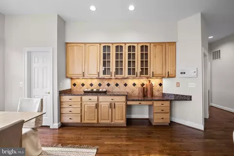 Kitchen - 47364 Middle Bluff Pl, Sterling, VA 20165 photo 7 of 9