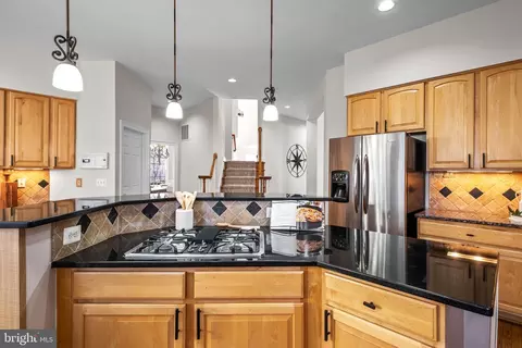 Kitchen - 47364 Middle Bluff Pl, Sterling, VA 20165 photo 4 of 9