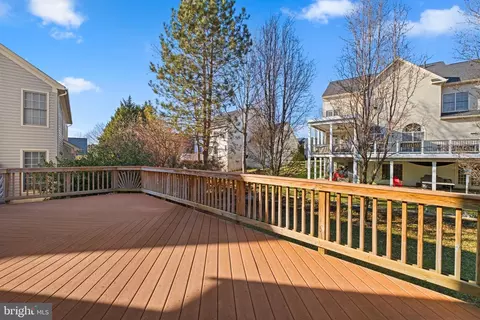 Exterior - 47364 Middle Bluff Pl, Sterling, VA 20165 photo 3 of 10
