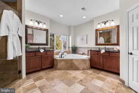 Bath - 47364 Middle Bluff Pl, Sterling, VA 20165 photo 2 of 7