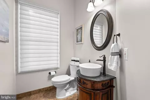 Bath - 47364 Middle Bluff Pl, Sterling, VA 20165 photo 1 of 7
