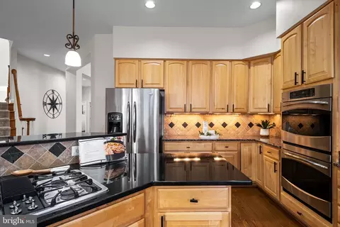 Kitchen - 47364 Middle Bluff Pl, Sterling, VA 20165 photo 6 of 9