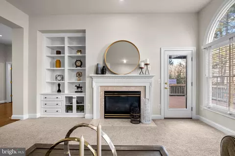 Living - 47364 Middle Bluff Pl, Sterling, VA 20165 photo 4 of 8