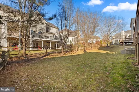 Exterior - 47364 Middle Bluff Pl, Sterling, VA 20165 photo 10 of 10