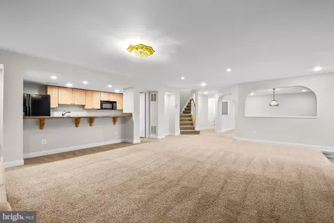 Living - 47364 Middle Bluff Pl, Sterling, VA 20165 photo 7 of 8