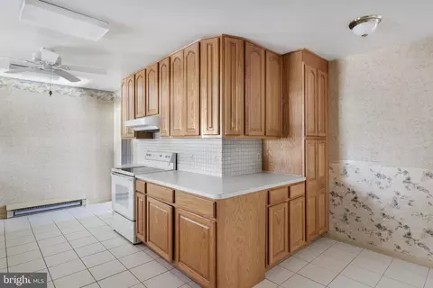 307 E Gordon St, Sterling, VA 20164 photo 10
