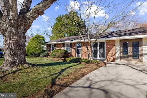 307 E Gordon St, Sterling, VA 20164 photo 2