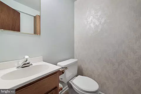 307 E Gordon St, Sterling, VA 20164 photo 28