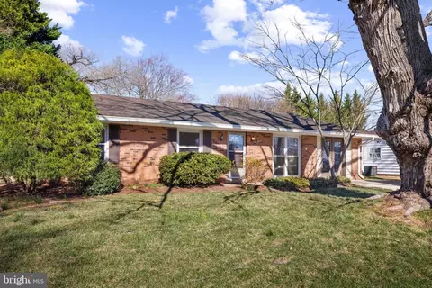 307 E Gordon St, Sterling, VA 20164 photo 3