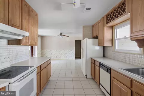 307 E Gordon St, Sterling, VA 20164 photo 11