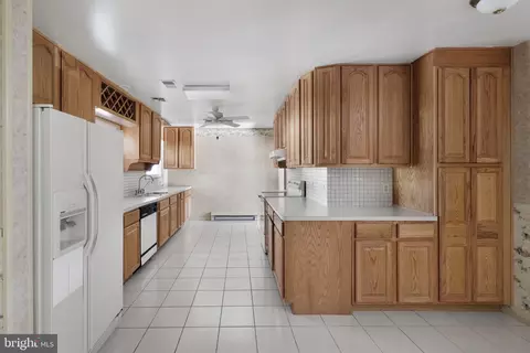 307 E Gordon St, Sterling, VA 20164 photo 9