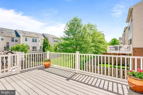22930 Chinkapin Oak Ter, Sterling, VA 20166