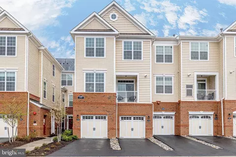 23265 Milltown Knoll Sq #111, Ashburn, VA 20148