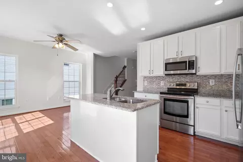 Kitchen - 43183 Buttermere Ter, Ashburn, VA 20147 photo 2 of 2