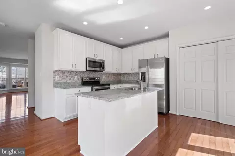 Kitchen - 43183 Buttermere Ter, Ashburn, VA 20147 photo 1 of 2