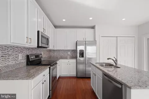 Entry Way - 43183 Buttermere Ter, Ashburn, VA 20147 photo 2 of 4
