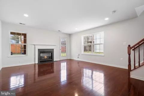 Living - 43183 Buttermere Ter, Ashburn, VA 20147 photo 6 of 7