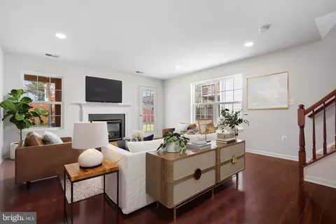 Living - 43183 Buttermere Ter, Ashburn, VA 20147 photo 5 of 7
