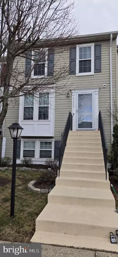 45434 Gable Sq, Sterling, VA 20164