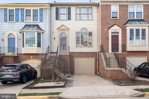 46924 Rabbitrun Ter, Sterling, VA 20164