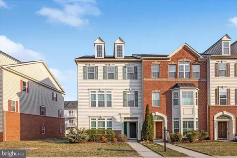 24670 Hutchinson Farm Dr, Sterling, VA 20166