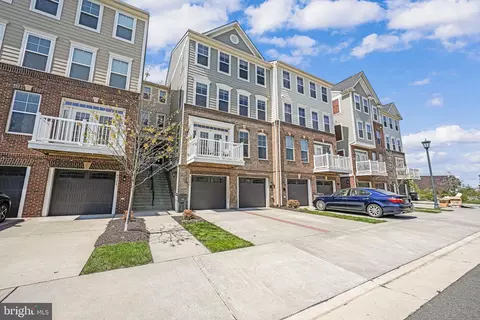 43373 Town Gate Sq, Chantilly, VA 20152