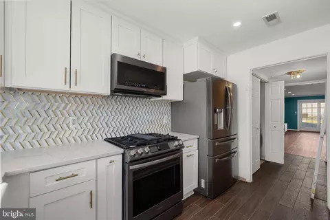 Kitchen - 20378 Alderleaf Ter, Ashburn, VA 20147 photo 3 of 4
