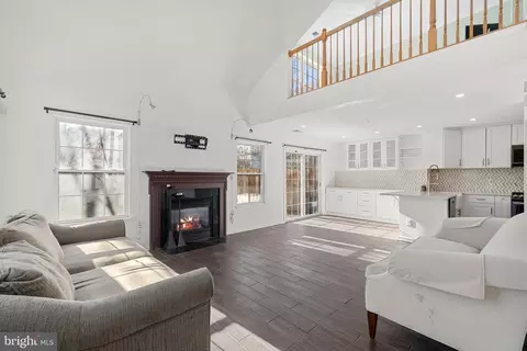Living - 20378 Alderleaf Ter, Ashburn, VA 20147 photo 2 of 3