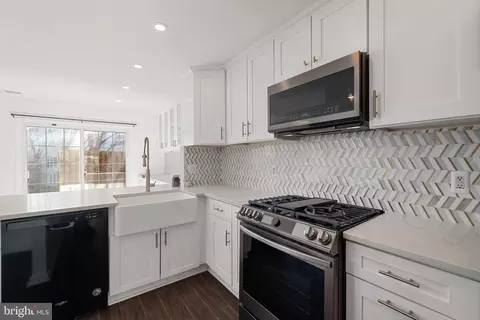 Kitchen - 20378 Alderleaf Ter, Ashburn, VA 20147 photo 2 of 4