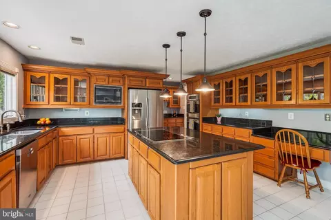 Kitchen - 3 Steed Pl, Sterling, VA 20165 photo 3 of 8
